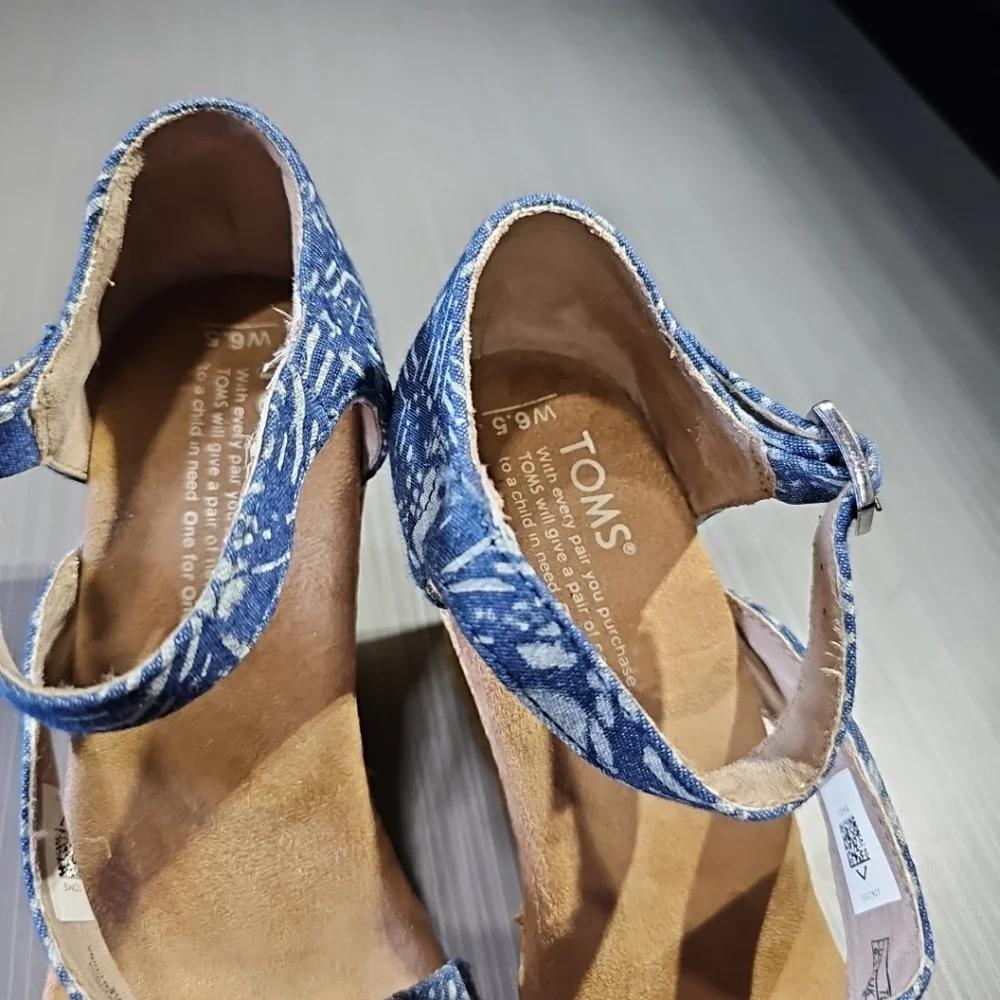 TOMS Blue Wicker Weave Ankle Strap Womens Wedge‎ Open Toe Sandals Shoes Size 6.5